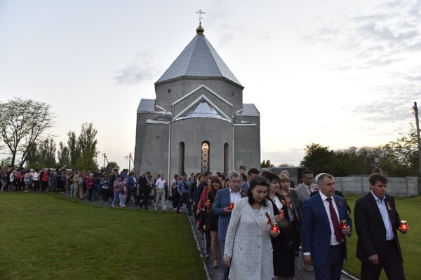 Патриотическая акция Зажги свечу памяти на территории мемориального комплекса Концлагерь Красный в селе Мирное Симферопольского района 