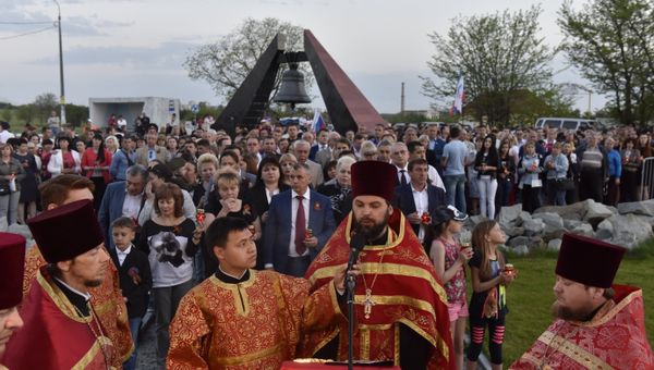 Патриотическая акция Зажги свечу памяти на территории мемориального комплекса Концлагерь Красный в селе Мирное Симферопольского района