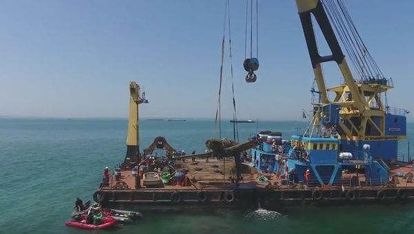 Поднятие истребителя Р-40 американского производства времен Великой Отечественной войны