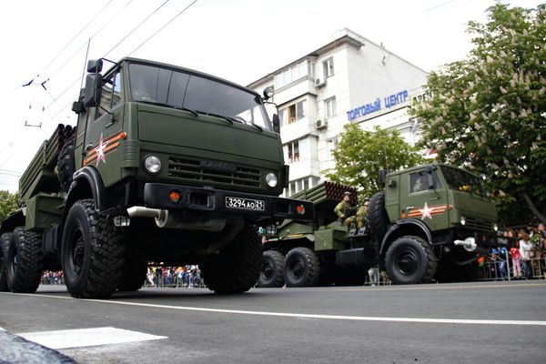 Военный парад в Симферополе Военный парад в Симферополе
