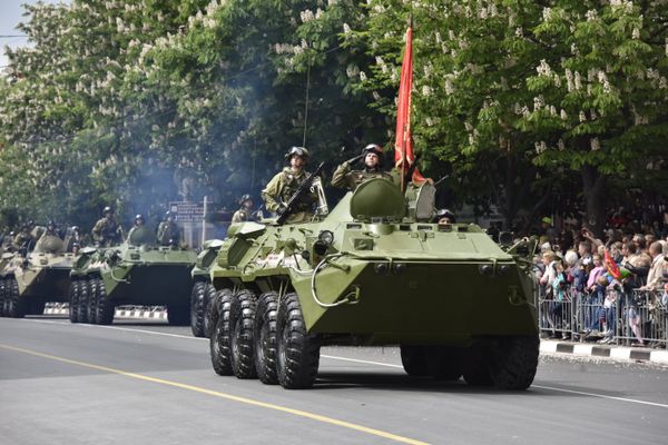 Военный парад в Симферополе