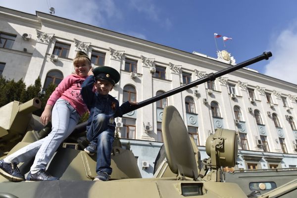 Военный парад в Симферополе Военный парад в Симферополе