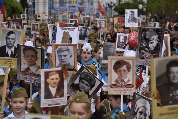 Шествие Бессмертного полка в Симферополе Шествие Бессмертного полка в Симферополе