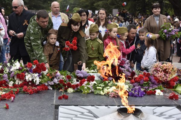 Шествие Бессмертного полка в Симферополе Шествие Бессмертного полка в Симферополе