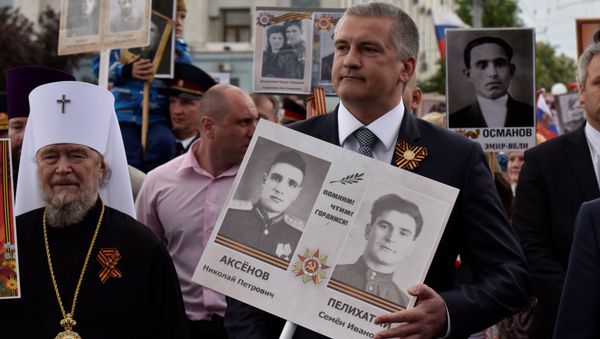 Глава Крыма Сергей Аксенов принял участие в шествии Бессмертного полка в Симферополе