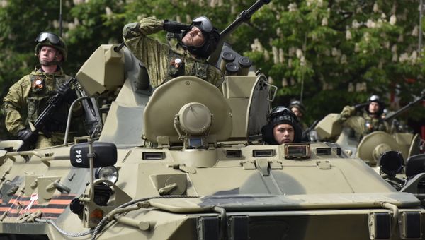 Военный парад в честь Дня Победы в Симферополе Военный парад в честь Дня Победы в Симферополе