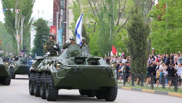 Военный парад в Керчи Военный парад в Керчи