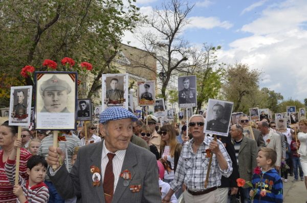 Шествие Бессмертного полка в Феодосии Шествие Бессмертного полка в Феодосии