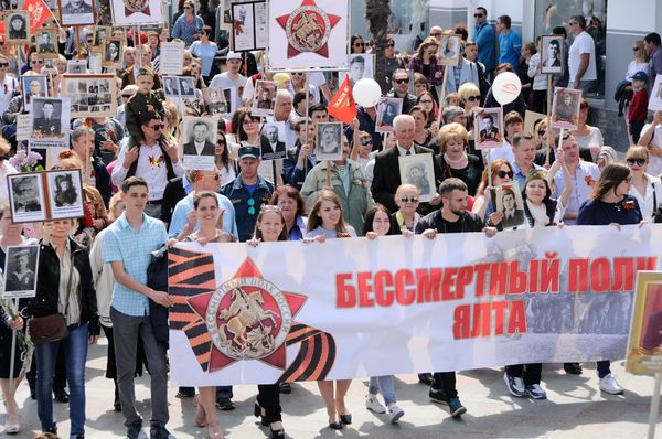 Шествие Бессмертного полка в Ялте Шествие Бессмертного полка в Ялте