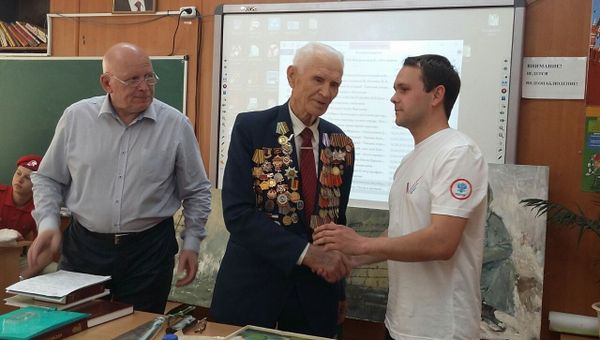 Активисты ОНФ провели уроки Победы в школах Симферополя