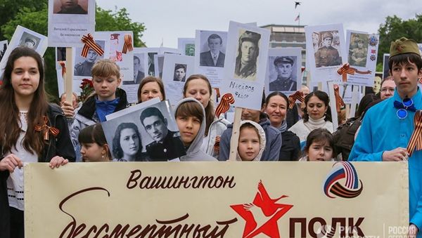 Участники акции Бессмертный полк в Вашингтоне Участники акции Бессмертный полк в Вашингтоне