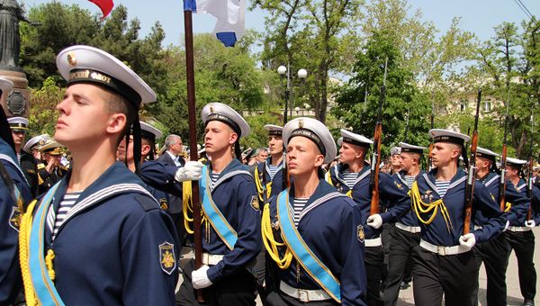 Рота почетного караула ЧФ на торжественном митинге, посвященном 234-й годовщине основания Черноморского флота России Рота почетного караула ЧФ на торжественном митинге, посвященном 234-й годовщине основания Черноморского флота России