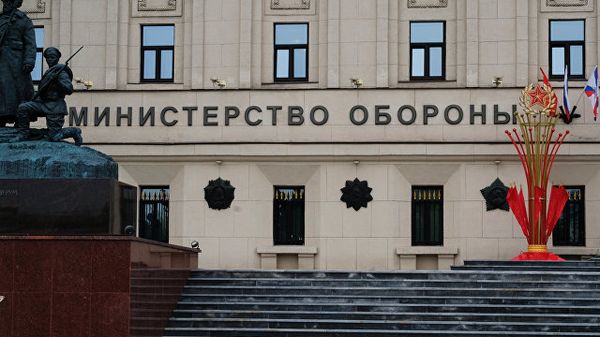 Здание министерства обороны РФ на Фрунзенской набережной в Москве