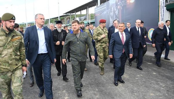 Глава Крыма Сергей Аксенов посетил Международный учебный центр сил специального назначения в Гудермесе (Чечня). На фото слева направо: глава РК Сергей Аксенов, глава Чечни Рамзан Кадыров и президент Татарстана Рустам Минниханов