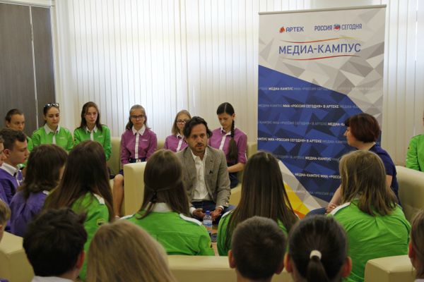 Большое интервью директора МДЦ Артек Алексея Каспржака с воспитанниками центра