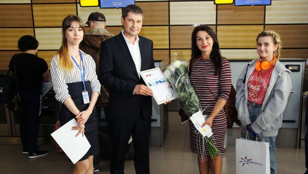 Встреча миллионного туриста в аэропорту Симферополь