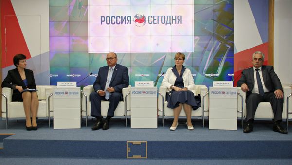 Пресс-конференция главы администрации Симферополя Геннадия Бахарева в мультимедийном пресс-центре МИА Россия сегодня
