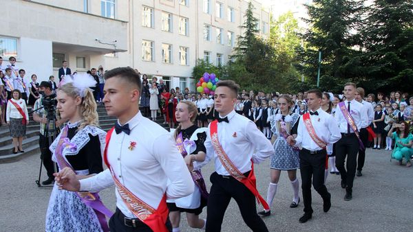  Последний звонок в общеобразовательной школе №58 в Севастополе 