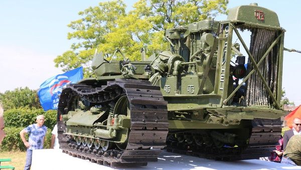 Открытие памятного знака Трактор-тягач ЧТЗ С-60 Сталинец в Керчи Открытие памятного знака Трактор-тягач ЧТЗ С-60 Сталинец в Керчи