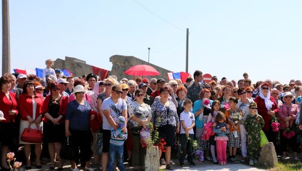 Открытие памятного знака Трактор-тягач ЧТЗ С-60 Сталинец в Керчи Открытие памятного знака Трактор-тягач ЧТЗ С-60 Сталинец в Керчи