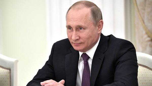 Президент РФ В. Путин. Архивное фото