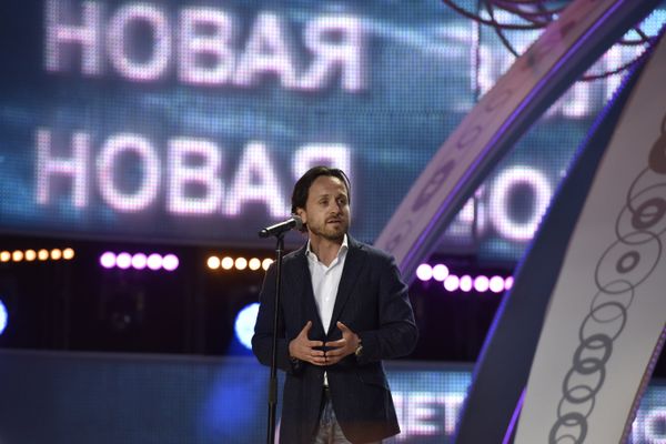 Генеральный директор МДЦ Артек Алексей Каспржак на открытии финала X конкурса молодых исполнителей популярной музыки Детская Новая волна