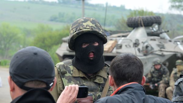 Украинский военный и житель востока Украины