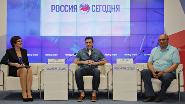 Российский музыкант Вячеслав Бутусов и глава администрации Симферополя Геннадий Бахарев на пресс-конференции, посвященной Дню города, в мультимедийном пресс-центре МИА Россия сегодня в Симферополе