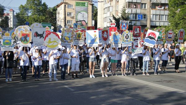 Праздничное шествие по случаю 233-летия основания Симферополя