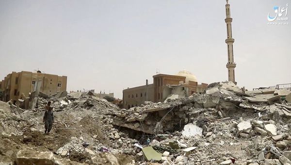 Последствия авиаударов коалиции по позиции ИГ на севере Ракки