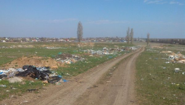 Стихийная свалка мусора в селе Красная Зорька Симферопольского района Стихийная свалка мусора в селе Красная Зорька Симферопольского района