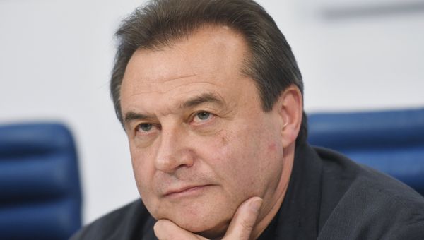 Режиссер Алексей Учитель на пресс-конференции создателей и актеров фильма Матильда