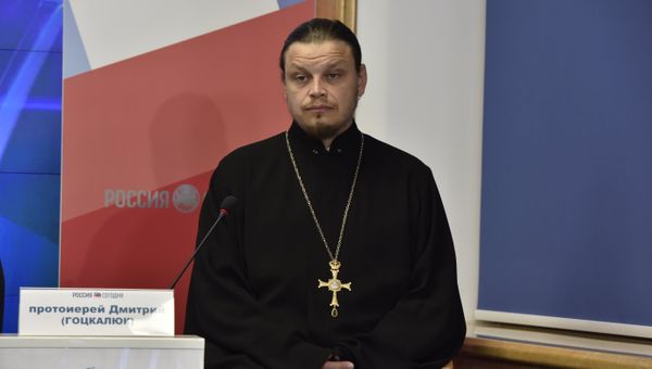Настоятель Крестовоздвиженской церкви в Ливадии, протоирей Дмитрий Гоцкалюк Настоятель Крестовоздвиженской церкви в Ливадии, протоирей Дмитрий Гоцкалюк
