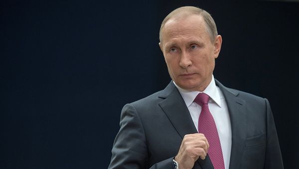 Президент РФ Владимир Путин отвечает на вопросы журналистов после ежегодной Прямой линии в Гостином дворе. 15 июня 2017 Президент РФ Владимир Путин отвечает на вопросы журналистов после ежегодной Прямой линии в Гостином дворе. 15 июня 2017
