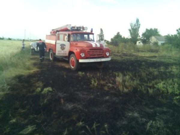 Крымские огнеборцы потушили пожар в селе Акимовка, который чуть было не перекинулся на поле ячменя