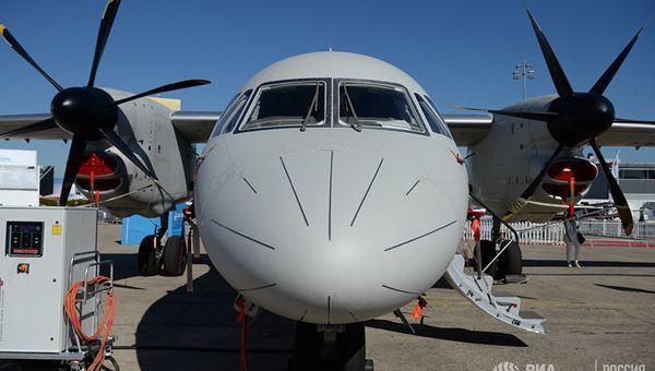 Турбовинтовой многоцелевой транспортный самолет Ан-132 D на Международном авиасалоне Ле Бурже-2017 во Франции