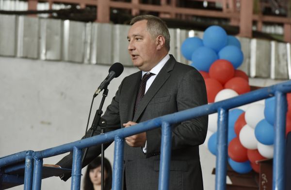  Заместитель председателя Правительства России Дмитрий Рогозин на судостроительном заводе Залив (Керчь) 