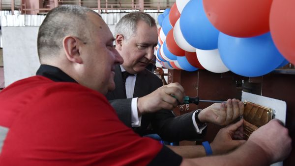 Заместитель председателя Правительства России Дмитрий Рогозин принял участие в торжественной церемонии закладки малого гидрографического судна проекта 19910 на судостроительном заводе Залив (Керчь)