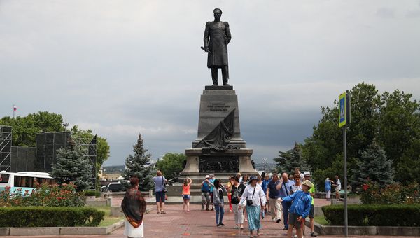 Памятник адмиралу Нахимову в Севастополе
