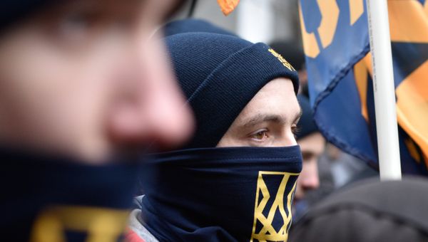 Представители националистических организаций во время митинга в центре Киева. Архивное фото
