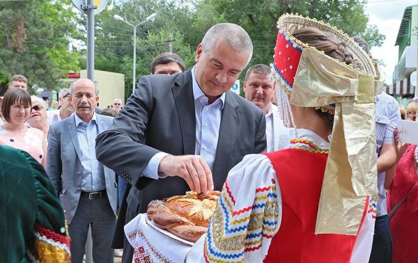 Глава Крыма Сергей Аксенов на открытии фестиваля Присягая России: Башкортостан и Крым в панораме веков Глава Крыма Сергей Аксенов на открытии фестиваля Присягая России: Башкортостан и Крым в панораме веков