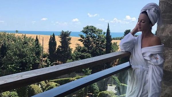 Телеведущая и певица Ольга Бузова приехала на гастроли в Крым