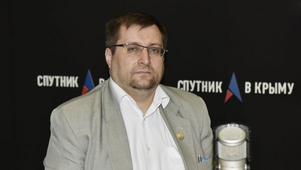 Председатель рабочей группы по международно-правовым вопросам при постоянном представительстве Республики Крым при президенте РФ, член Адвокатской палаты Москвы Александр Молохов