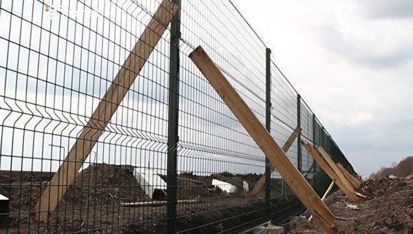Стена на границе с РФ