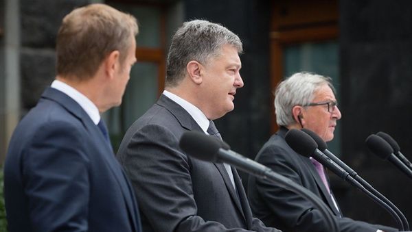 Президент Украины Петр Порошенко, президент Еврокомиссии Жан-Клод Юнкер и президент Европейского совета Дональд Туск на брифинге после саммита Украина-ЕС. 13 июля 2017