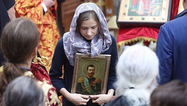 Наталья Поклонская во время крестного хода в Екатеринбурге 17 июля 2017