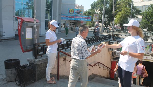 Акция активистов ОНФ по популяризации интерактивных ресурсов проектов Народного фронта в Симферополе Акция активистов ОНФ по популяризации интерактивных ресурсов проектов Народного фронта в Симферополе