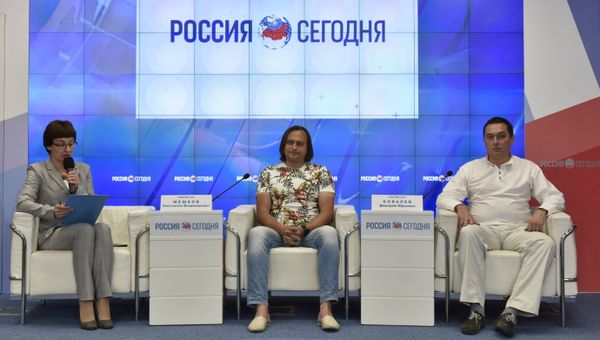 директор фестиваля Константин Мешков и координатор фестиваля In Vino Veritas Дмитрий Ковалев на пресс-конференции в мультимедийном пресс-центре МИА Россия сегодня в Симферополе