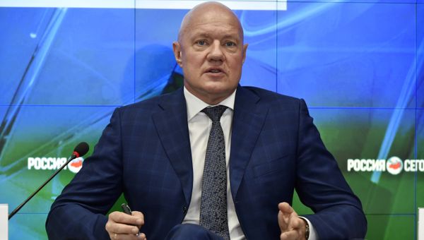 Заместитель председателя Совета министров Республики Крым Виталий Нахлупин на пресс-конференции в мультимедийном пресс-центре МИА Россия сегодня в Симферополе Заместитель председателя Совета министров Республики Крым Виталий Нахлупин на пресс-конференции в мультимедийном пресс-центре МИА Россия сегодня в Симферополе