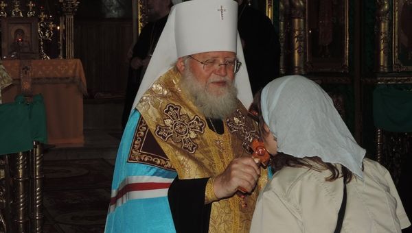 Первоиерарх Русской Православной церкви заграницей, митрополит Восточно-Американский и Нью-Йорский Иларион (в центре) посетил Свято-Троицкий женский монастырь в Крыму